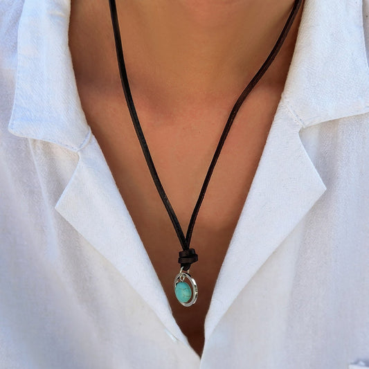 Retro Personalized Design Green Stone Necklace